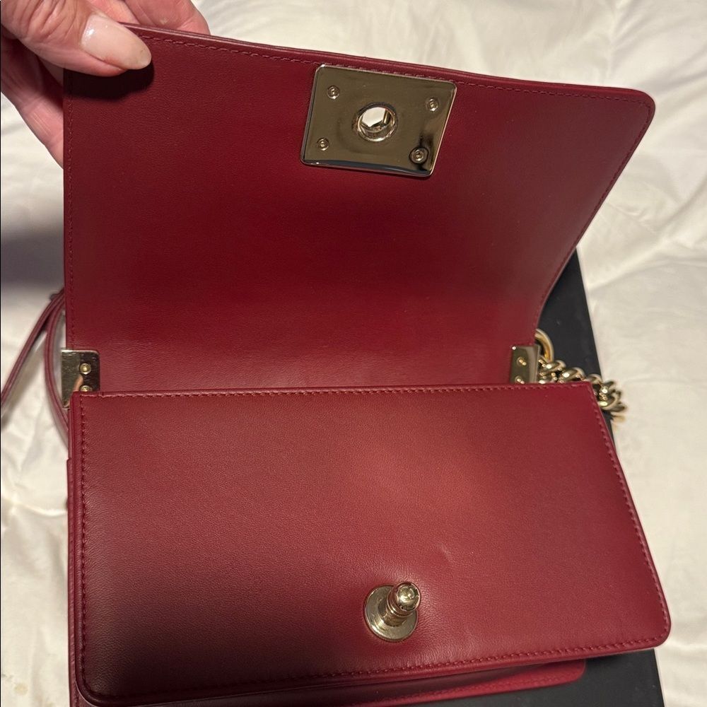CHANEL SMALL BOY BAG 22 SERIES LAMBSKIN EXCELLENT PRE LOVED CONDITION DEEP RED - Picture 8 of 11